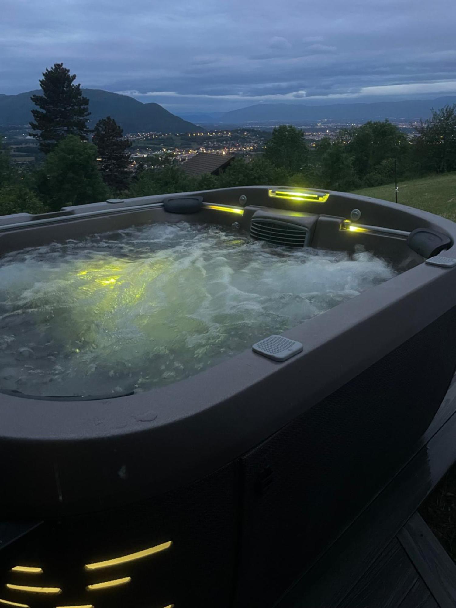 Villa Superbe Avec Piscine Interieure, Sauna, Jacuzzi Et Salle De Sport Lucinges