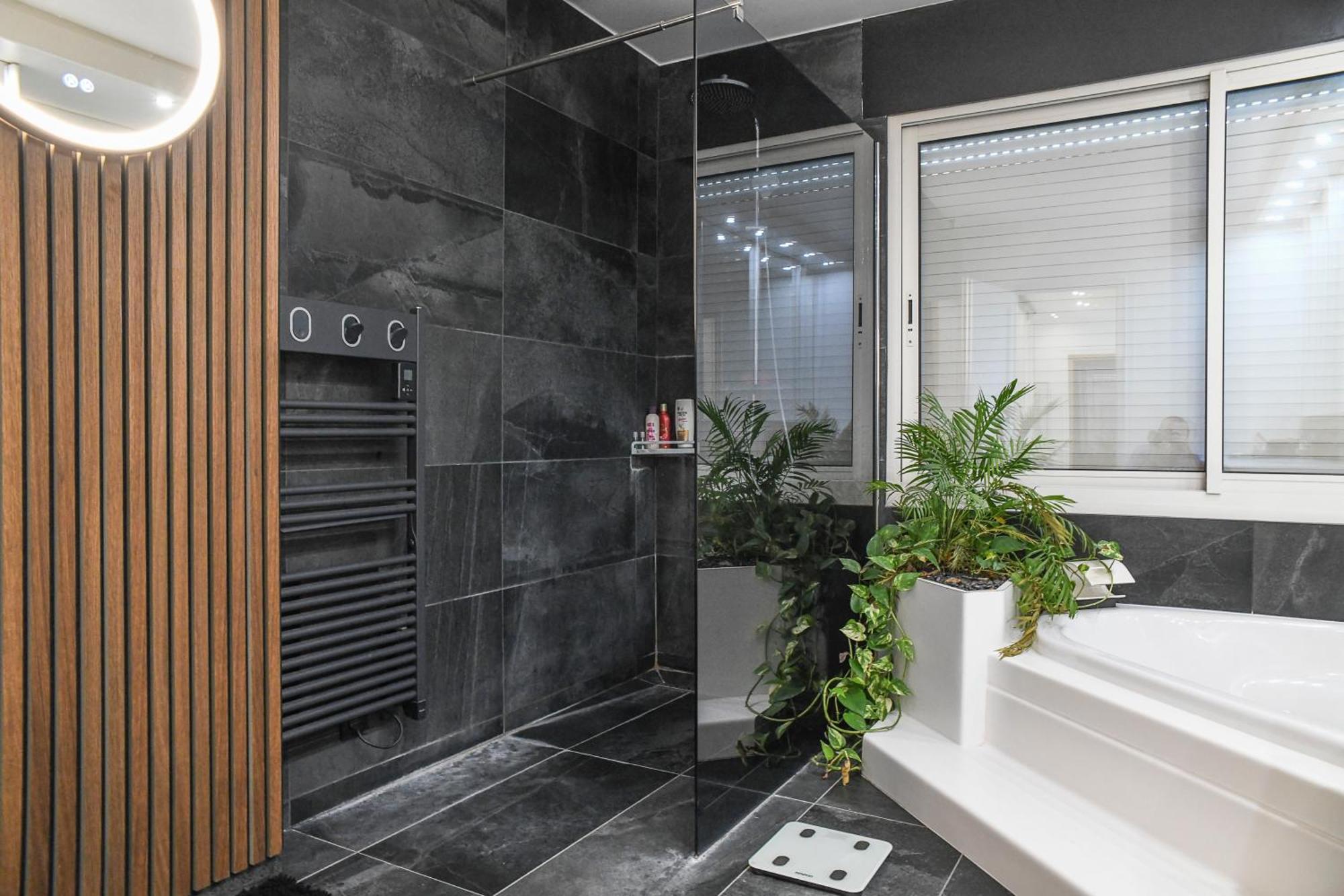 Superbe Avec Piscine Interieure, Sauna, Jacuzzi Et Salle De Sport *