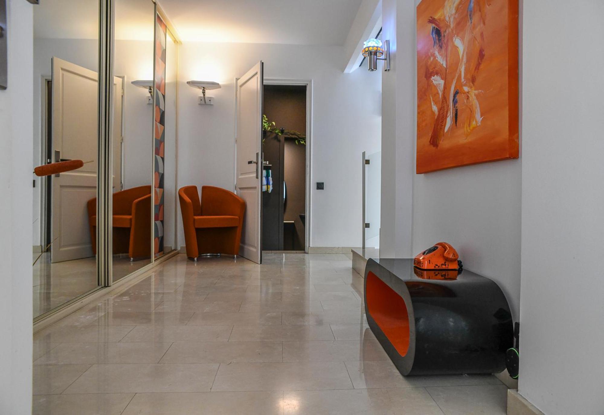 Villa Superbe Avec Piscine Interieure, Sauna, Jacuzzi Et Salle De Sport *