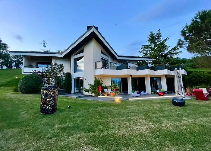 Superbe Villa Avec Piscine Interieure, Sauna, Jacuzzi Et Salle De Sport