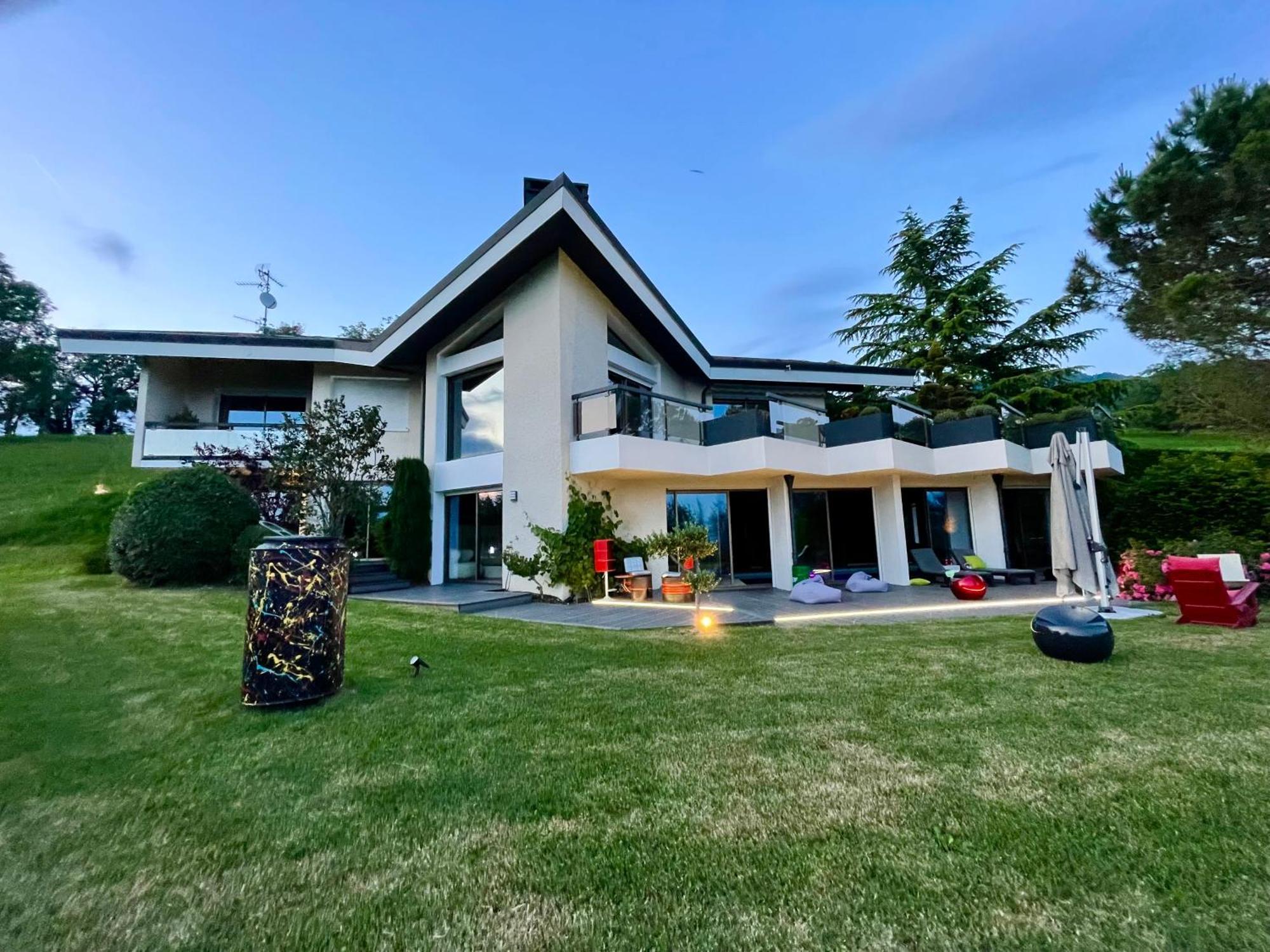 Superbe Avec Piscine Interieure, Sauna, Jacuzzi Et Salle De Sport Villa Lucinges