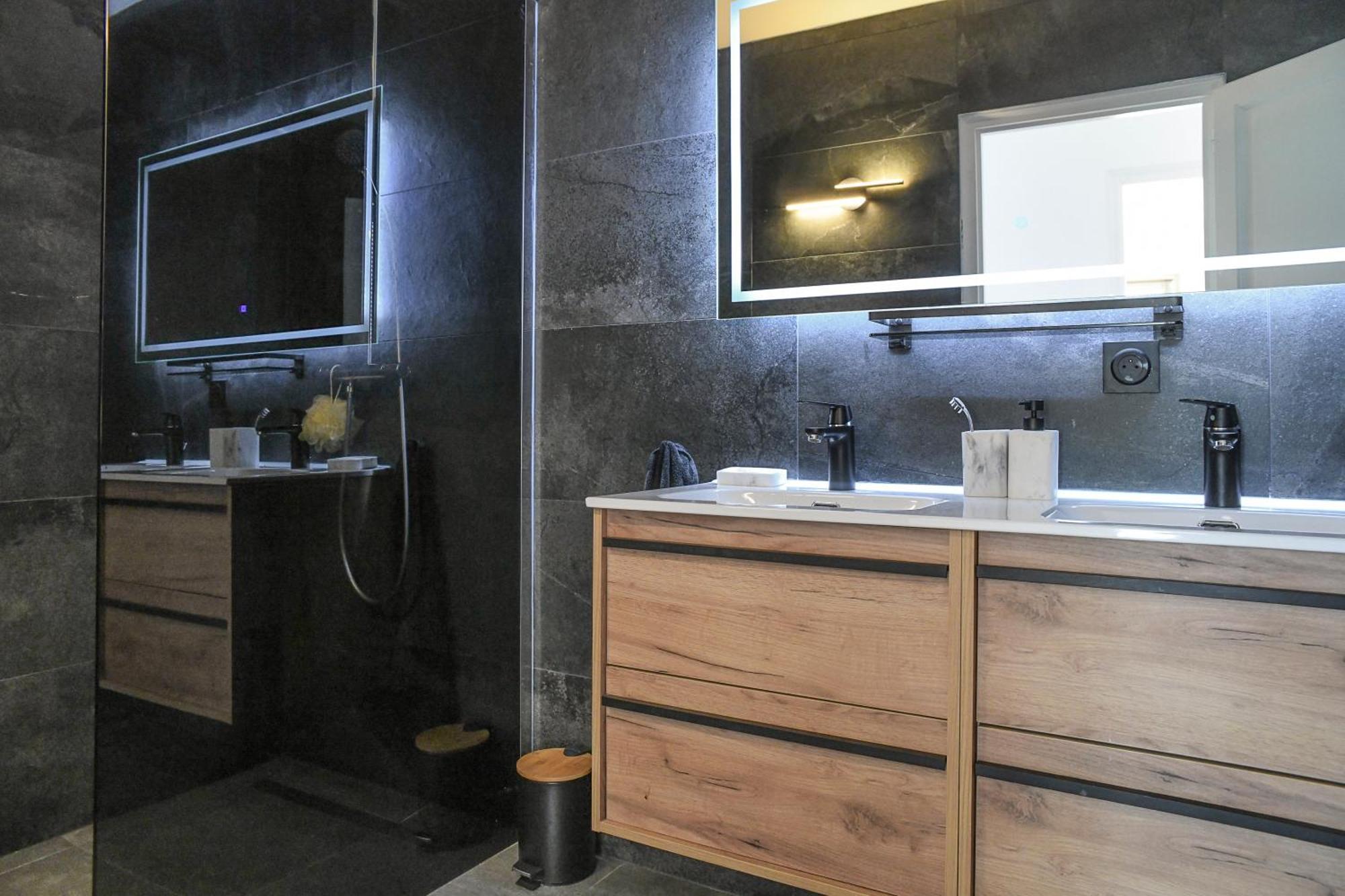 Superbe Avec Piscine Interieure, Sauna, Jacuzzi Et Salle De Sport Lucinges