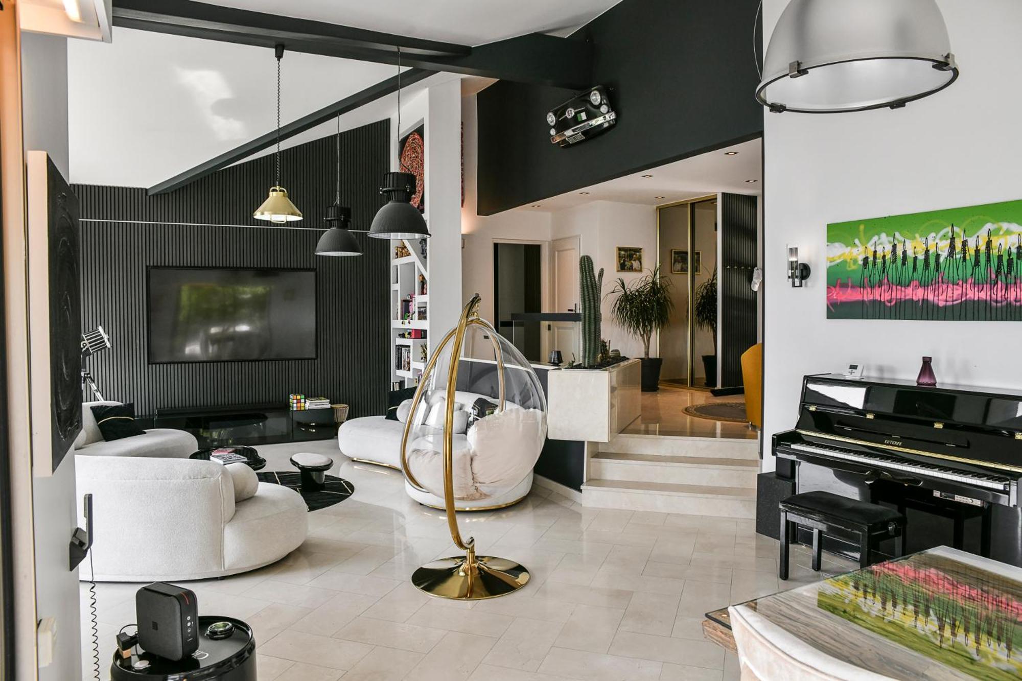 Villa Superbe Avec Piscine Interieure, Sauna, Jacuzzi Et Salle De Sport