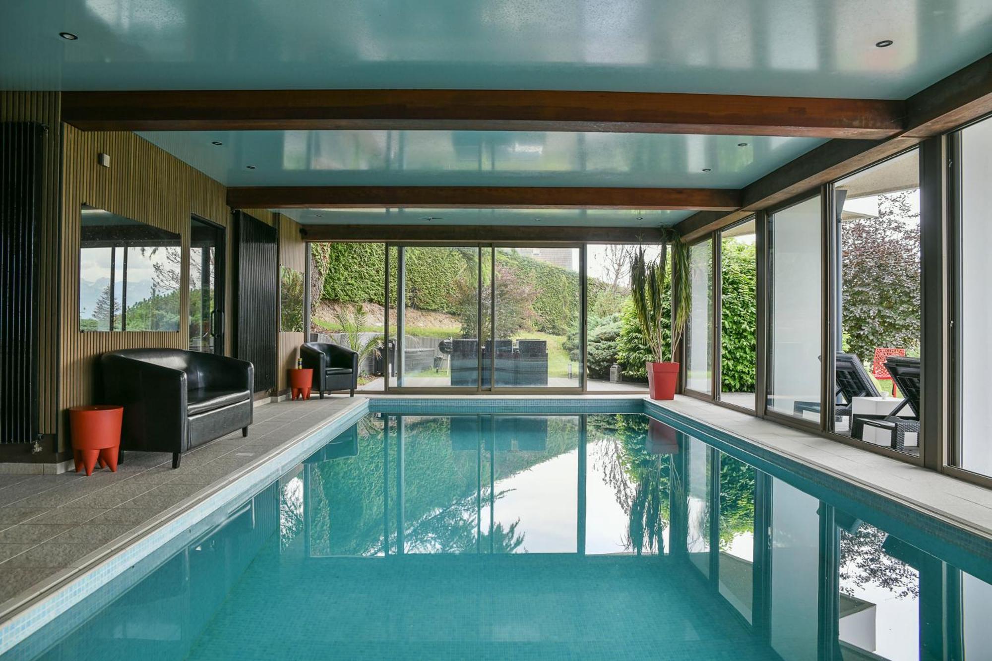 Superbe Avec Piscine Interieure, Sauna, Jacuzzi Et Salle De Sport