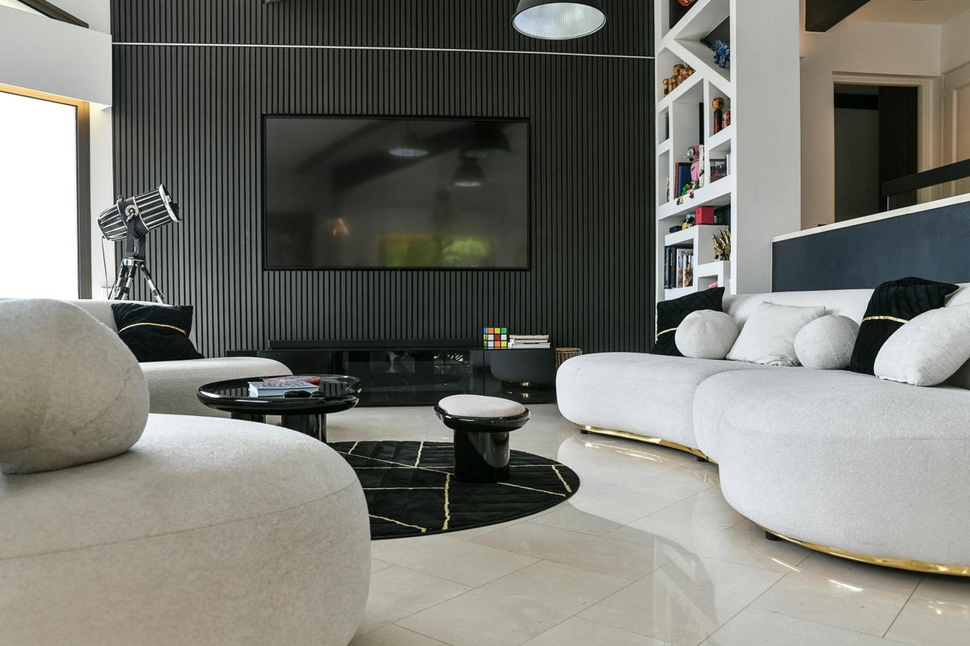 Villa Superbe Avec Piscine Interieure, Sauna, Jacuzzi Et Salle De Sport